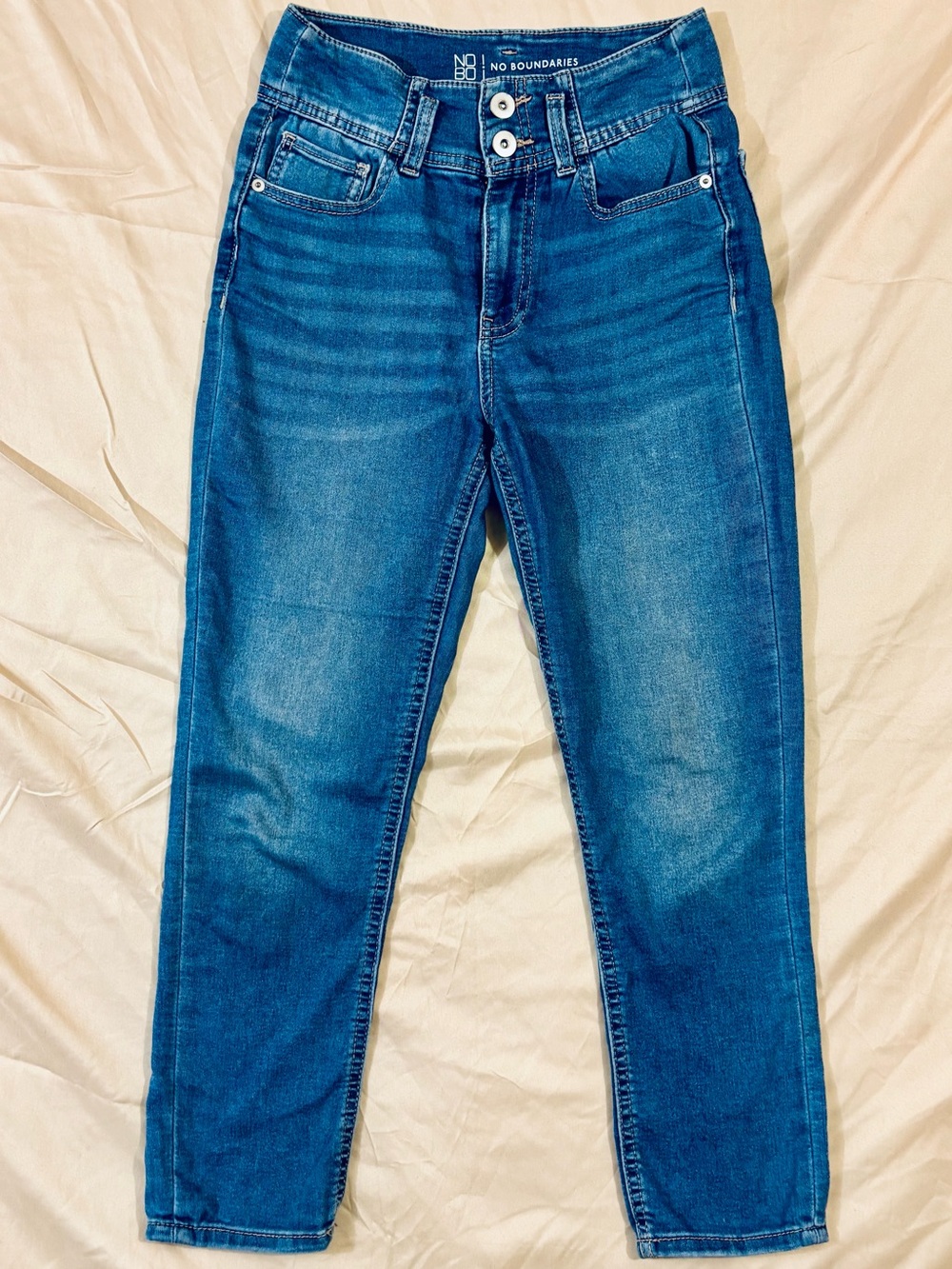 No Boundaries Womens Size 7 High Rise Double Button Jeans Medium Wash Stretch⁠
